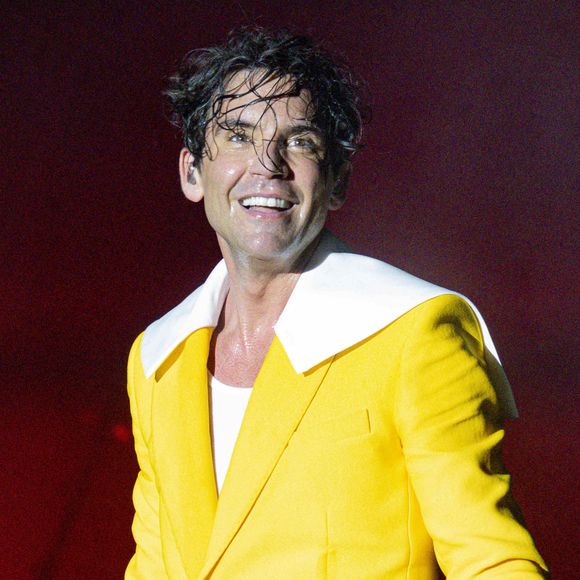 Mika sur la scène du "Printemps de Perouges" au Château de Saint-Maurice-de-Remens, le 27 juin 2024. 