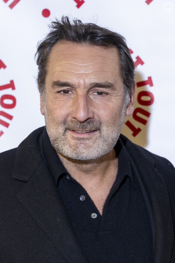 Gilles Lellouche au photocall des invités au dîner de gala de l'association "Un rien c'est tout" au musée de l'armée aux Invalides à Paris le 7 mars 2024.