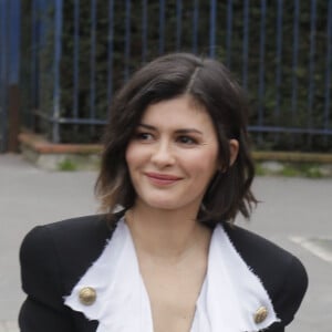 Elle avait donc adopté des techniques pour éviter qu'on la reconnaisse : "Quand je marchais dans la rue ou quand j'entrais dans un restaurant, j'avais toujours le regard baissé."
Audrey Tautou - Arrivées au défilé de mode prêt-à-porter automne-hiver 2020/2021 Balmain à Paris le 28 février 2020. 