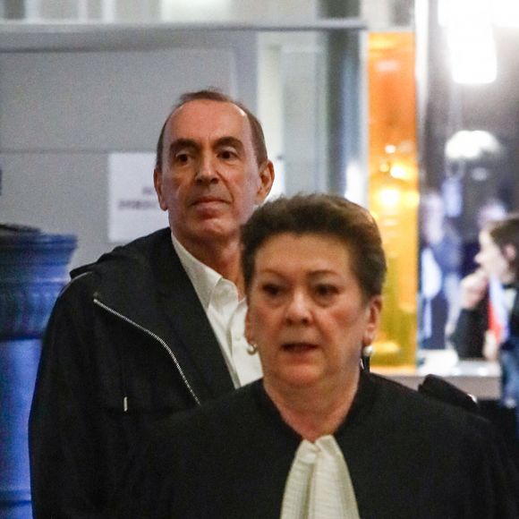 L'animateur et producteur de télévision français Jean-Marc Morandini arrive avec son avocate Florence Rault au palais de justice de Paris, France, le 27 novembre 2024, avant une audience de son procès en appel pour "corruption de mineurs" sur trois adolescents entre 2009 et 2016. © Christophe Clovis/Bestimage 