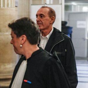 L'animateur et producteur de télévision français Jean-Marc Morandini arrive avec son avocate Florence Rault au palais de justice de Paris, France, le 27 novembre 2024, avant une audience de son procès en appel pour "corruption de mineurs" sur trois adolescents entre 2009 et 2016. © Christophe Clovis/Bestimage 