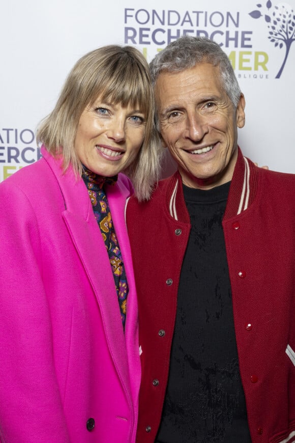 Une Tesla Model X de couleur grise 
Nagui et sa femme Mélanie Page au photocall du concert du gala des 20 ans de la fondation Recherche Alzheimer "2 générations chantent pour la 3ème" à l'Olympia à Paris le 18 mars 2024. © Cyril Moreau / Bestimage 