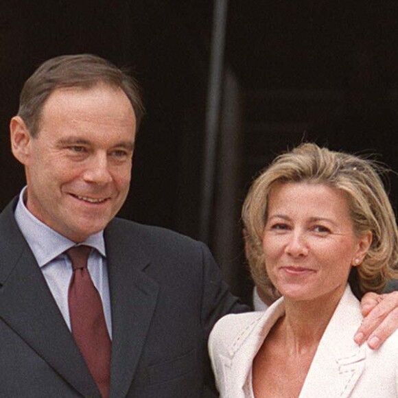 Claire Chazal en tailleur pour son ma riage avec Xavier Couture
 
Archives - Mariage de Claire Chazal et Xavier Couture à la mairie du 7e arrondissement de Paris.