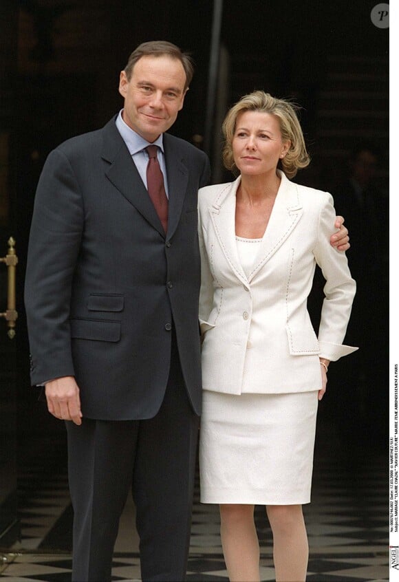 Pour l'occasion, Claire Chazal portait un superbe tailleur blanc
 
Archives - Mariage de Claire Chazal et Xavier Couture à la mairie du 7e arrondissement de Paris.