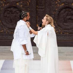 Slimane, Lara Fabian lors du dernier relais de La Flamme Olympiques avant la cérémonie d'ouverture des Jeux Olympiques (JO) de Paris 2024 à Saint-Denis, Seine Saint-Denis, France, le 26 juillet 2024. © Melloul-Tribeca/Bestimage