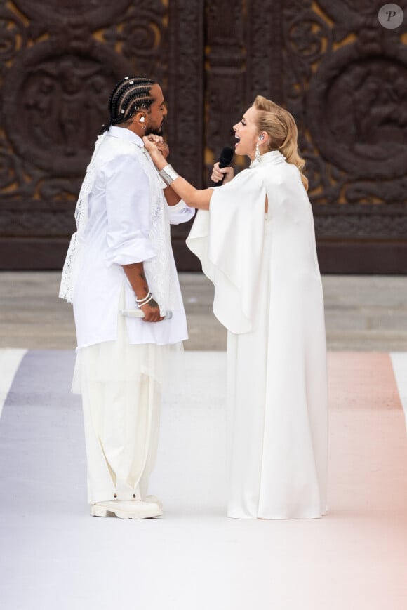 Slimane, Lara Fabian lors du dernier relais de La Flamme Olympiques avant la cérémonie d'ouverture des Jeux Olympiques (JO) de Paris 2024 à Saint-Denis, Seine Saint-Denis, France, le 26 juillet 2024. © Melloul-Tribeca/Bestimage