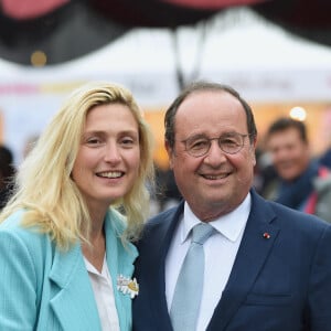 Francois Hollande et Julie Gayet lors du festival Soeurs Jumelles, Rencontre de la musique et de l'image à Rochefort le 1er juillet 2023. © Franck Castel / Bestimage 