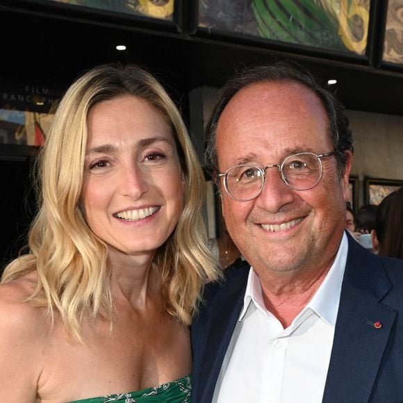 Un rôle qu'il prend très à coeur et dans lequel il est soutenu par son épouse Julie Gayet avec laquelle il est en couple depuis 2014
Julie Gayet et son mari François Hollande lors du 15ème festival du film francophone de Angoulême (jour 4) au cinéma CGR à Angoulême, France, le 26 août 2022. © Coadic Guirec/Bestimage 