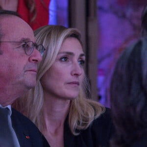 Exclusif - Julie Gayet marraine de la soirée et son compagnon François Hollande, ancien Président au diner de gala au profit de la lutte contre le cancer du sein organisée par l'association Courir pour elles au château de Chapeau Cornu, le 08 octobre 2021, à Vignieu dans l'Isère, France. © Sandrine Thesillat / Panoramic / Bestimage