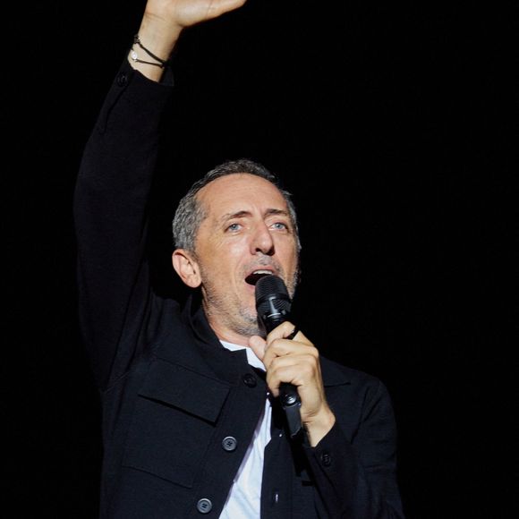 Exclusif - Gad Elmaleh - Show Solidarité Maroc, organisé par G.Elmaleh, R.Bougheraba et R.Frayssinet, au Dôme de Paris. Le 2 octobre 2023. Le show a fait salle comble devant 4000 personnes et a rapporté 435 000 euros. L'intégralité des recettes sera reversée au "fond spécial 126". © Cyril Moreau / Bestimage 
