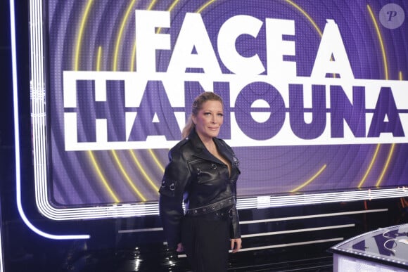 Lors de sa participation au Loft Story, une photo "volée" avait été publiée en Une de Paris Match. 
Exclusif - Loana sur le plateau de l'enregistrement de l'émission " Face à Hanouna " présentée par C.Hanouna et diffusée sur C8 le 16 novembre 2024, à Paris, France, le 14 novembre 2024. © Jack Tribeca/Bestimage