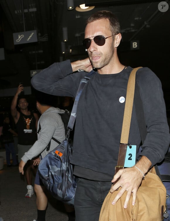 Chris Martin va prendre un avion à l'aéroport de Lax à Los Angeles, le 22 mai 2014.