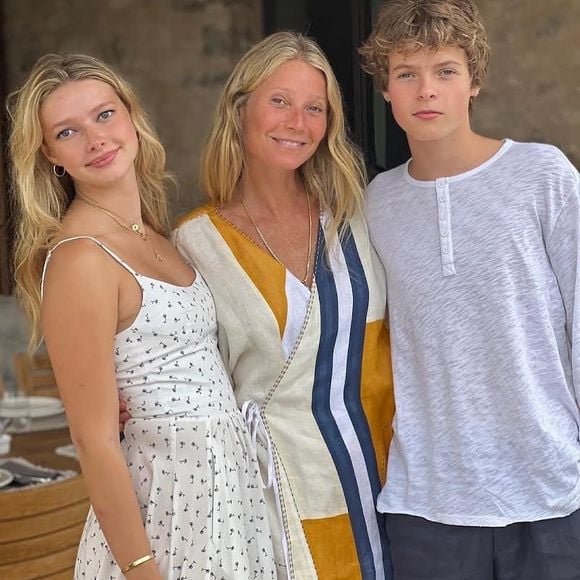 Apple, la fille de Gwyneth Paltrow et de Chris Martin, était la star du Bal des Débutantes 2024
Gwyneth Paltrow et ses enfants Apple et Moses, Instagram