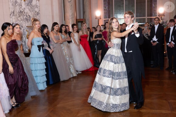 Exclusif - Lucia Sofia Ponti, petite fille de S.Loren (Giorgio Armani) et son cavalier le comte Alberico di Carpegna Brivio et Apple Martin (Valentino) à l'hôtel Shangri-La Paris pour Le Bal 2024 le 30 novembre 2024 © Le Bal / Borde / Moreau / Bestimage Les partenaires du Bal : Shangri-La Paris, l'hôtel du Bal V MUSE Jewelry, le joaillier du Bal Carita, le partenaire beauté du Bal Laurent-Perrier, le champagne le Forum Culturel Mondial de Taihu Les charités du Bal : ARCFA – Association pour la Recherche en Cardiologie du Foetus à l'Adulte Hopital Necker-Enfants Malades Maria Fareri Children's Hospital