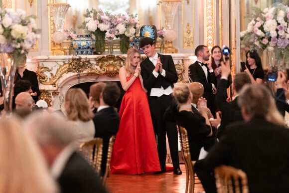 Exclusif - Madelyn Netto (Georges Hobeika) et son cavalier William Dejoux - Défilé des débutantes pour Le Bal 2024 à l'hôtel Shangri-La Paris le 30 novembre 2024. Les partenaires du Bal : Shangri-La Paris, l'hôtel du Bal V MUSE Jewelry, le joaillier du Bal Carita, le partenaire beauté du Bal Laurent-Perrier, le champagne le Forum Culturel Mondial de Taihu Les charités du Bal : ARCFA – Association pour la Recherche en Cardiologie du Foetus à l'Adulte Hopital Necker-Enfants Malades Maria Fareri Children's Hospital © Le Bal / Borde / Moreau / Bestimage