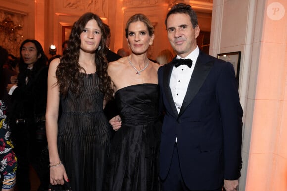 Serena Gallienne, Ségolène Frère et Ian Gallienne - Défilé des débutantes pour Le Bal 2024 à l'hôtel Shangri-La Paris le 30 novembre 2024. Les partenaires du Bal : Shangri-La Paris, l'hôtel du Bal V MUSE Jewelry, le joaillier du Bal Carita, le partenaire beauté du Bal Laurent-Perrier, le champagne le Forum Culturel Mondial de Taihu Les charités du Bal : ARCFA – Association pour la Recherche en Cardiologie du Foetus à l'Adulte Hopital Necker-Enfants Malades Maria Fareri Children's Hospital © Le Bal / Borde / Moreau / Bestimage