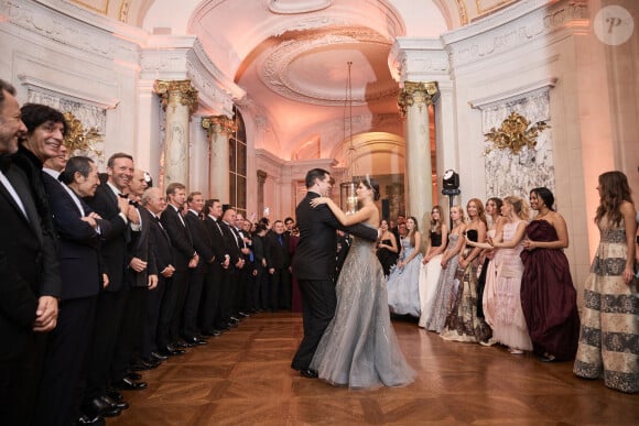 Exclusif - Le prince Louis de Bourbon, duc d'Anjou et La princesse Eugenie de Bourbon (Carolina Herrera) - Le Bal 2024 à l'hôtel Shangri-La Paris le 30 Novembre 2024 © Le Bal / Moreau / Borde / Bestimage Les partenaires du Bal : Shangri-La Paris, l'hôtel du Bal V MUSE Jewelry, le joaillier du Bal Carita, le partenaire beauté du Bal Laurent-Perrier, le champagne le Forum Culturel Mondial de Taihu Les charités du Bal : ARCFA – Association pour la Recherche en Cardiologie du Foetus à l'Adulte Hopital Necker-Enfants Malades Maria Fareri Children's Hospital