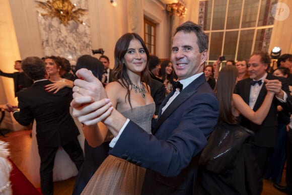 Exclusif - Sienna Gallienne (Dior) et son père Ian Gallienne - Le Bal 2024 à l'hôtel Shangri-La Paris le 30 Novembre 2024 © Le Bal / Moreau / Borde / Bestimage Les partenaires du Bal : Shangri-La Paris, l'hôtel du Bal V MUSE Jewelry, le joaillier du Bal Carita, le partenaire beauté du Bal Laurent-Perrier, le champagne le Forum Culturel Mondial de Taihu Les charités du Bal : ARCFA – Association pour la Recherche en Cardiologie du Foetus à l'Adulte Hopital Necker-Enfants Malades Maria Fareri Children's Hospital