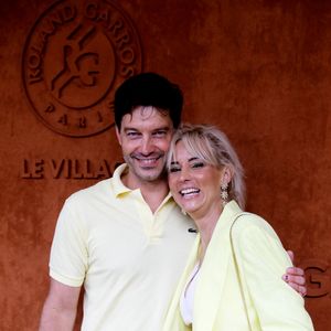 "On verra, c'est la vie quoi !".
Elodie Gossuin et son mari Bertrand Lacherie au village lors des Internationaux de France de Tennis de Roland Garros 2022 à Paris, France, le 5 juin 2022. © Dominique Jacovides/Bestimage 