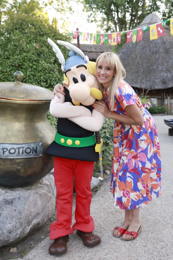 Exclusif - Élodie Gossuin (Miss France 2001) lors de l'opération "L'été gaulois fait son grand retour au Parc Astérix" à Plailly le 8 juillet 2022. © Christophe Aubert via Bestimage 