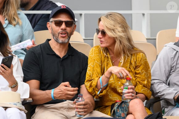 Pourtant, depuis l'officialisation de leur romance, en 2023, on les a rarement vus ensemble...
Roschdy Zem et Sarah Poniatowski, dans les tribunes de Roland Garros, le 11 juin 2023.