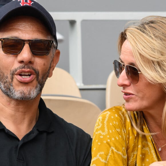 Pourtant, depuis l'officialisation de leur romance, en 2023, on les a rarement vus ensemble...
Roschdy Zem et Sarah Poniatowski, dans les tribunes de Roland Garros, le 11 juin 2023.