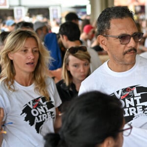 Depuis son divorce avec Marc Lavoine, Sarah Poniatowski a retrouvé l'amour, dans les bras de Roschdy Zem.
Sarah Poniatowski et Roschdy Zem au festival Solidays