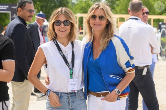 Sarah Poniatowski et sa fille Yasmine Lavoine, et Roschdy Zem, au Paris Eiffel Jumping, le 26 juin 2022.