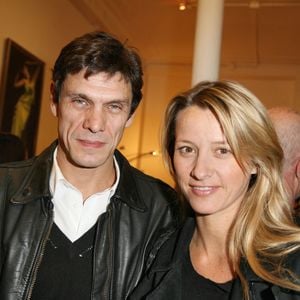 Marc Lavoine et Sarah Poniatowski, lors de la présentation du livre Vive la mariée, à Paris, le 21 novembre 2006.