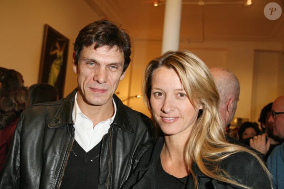 Marc Lavoine et Sarah Poniatowski, lors de la présentation du livre Vive la mariée, à Paris, le 21 novembre 2006.