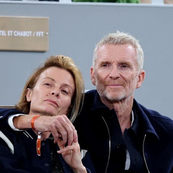 De son côté, l'aventurière avait pris la parole dans la presse.
Denis Brogniart et sa femme Hortense dans les tribunes des Internationaux de France de tennis de Roland Garros 2024 à Paris, France, le 31 mai 2024. © Jacovides-Moreau/Bestimage