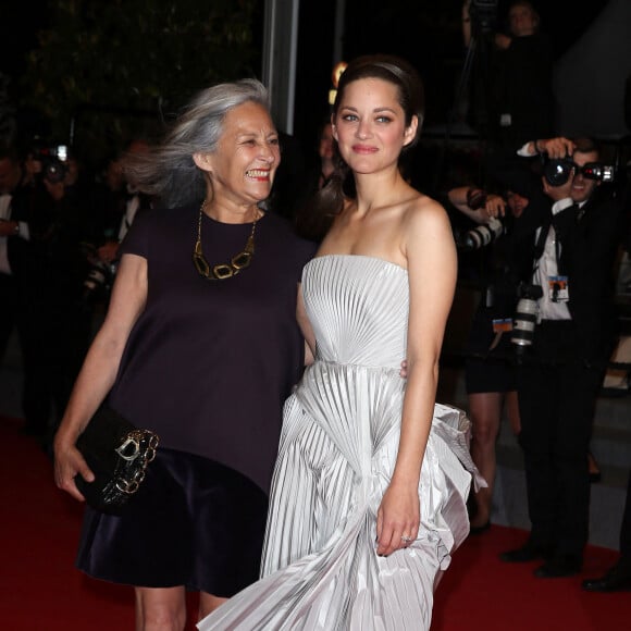 Niseema Theillaud, mère de Marion Cotillard, accompagne des artistes et créateurs dans leur développement personnel et professionnel
Marion Cotillard et sa mère Niseema Theillaud - Montée des marches du film "L'homme qu'on aimait trop" lors du 67 ème Festival du film de Cannes – Cannes le 21 mai 2014. 