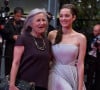 Qu'elle a bien voulu aider
Marion Cotillard et sa mère Niseema Theillaud - Montée des marches du film "L'homme qu'on aimait trop" lors du 67 ème Festival du film de Cannes – Cannes le 21 mai 2014. 