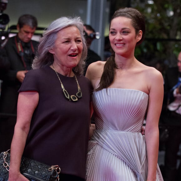 Qu'elle a bien voulu aider
Marion Cotillard et sa mère Niseema Theillaud - Montée des marches du film "L'homme qu'on aimait trop" lors du 67 ème Festival du film de Cannes – Cannes le 21 mai 2014. 