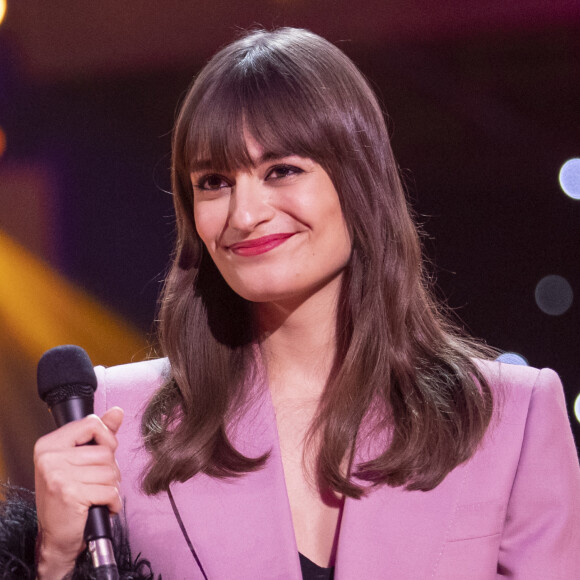 Clara Luciani a été prise par l'émotion
Exclusif- Clara Luciani - Enregistrement de l'émission "Symphonie pour la vie, Spéciale Pièces Jaunes" aux Folies Grüss à Paris, diffusée le 4 février sur France 3. Le 12 janvier 2022 © Cyril Moreau / Bestimage