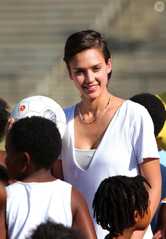 Jessica Alba en Afrique du Sud le 15 mars 2010.