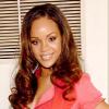 Alors que Jay Z la découvre à la Barbade, à l'époque de son single Pon de Replay, Rihanna opte pour un look hip-hop mais a déjà une envie de... sexy ! 