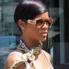 Même dans ses street looks, Rihanna est une reine ! Petite robe, jean large taille haute et escarpins, une vraie icône de mode ! 
