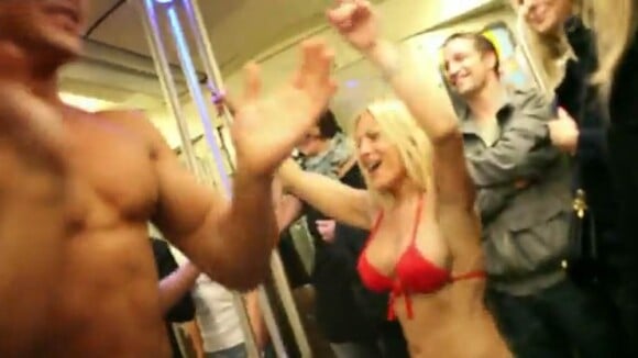 Lap dance sexy et show dénudé dans le métro parisien : un buzz très hot pour une nouvelle émission télé...