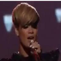 Regardez Rihanna, moulée dans une combi en PVC façon Catwoman, se transformer en tigresse !