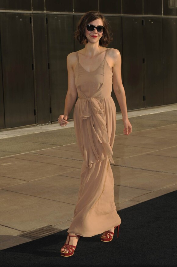 Maggie Gyllenhaal à l'occasion de la Première d'Armida, sponsorisé par Yves Saint Laurent, au Metropolitan Opera de New York, le 12 avril 2010.