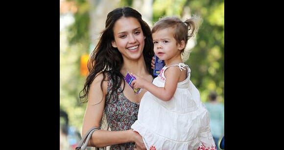 Telle mère, telle fille ! Honor, bientôt 2 ans, est une vraie petite fashionista, comme sa maman Jessica Alba.