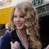 Taylor Swift à Beverly Hills le 15 avril 2010 dans un look au top