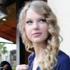 Taylor Swift à Beverly Hills le 15 avril 2010 dans un look au top