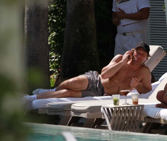 Jon Bon Jovi au bord d'une piscine à Miami, le 20 avril 2010 !