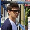 Vendredi 23 avril, Zac Efron se balade - sans Vanessa Hudgens ! - dans les  rues de Los Angeles, sac de sport vert délavé à la main, avant de  rejoindre son coupé noir...