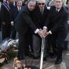Le 24 avril 2010, les Arméniens de France se rassemblaient, Charles Azanvour dans leurs rangs, ravivant la flamme du soldat inconnu, pour la commémoration d'un génocide qu'ils cherchent toujours à faire reconnaître