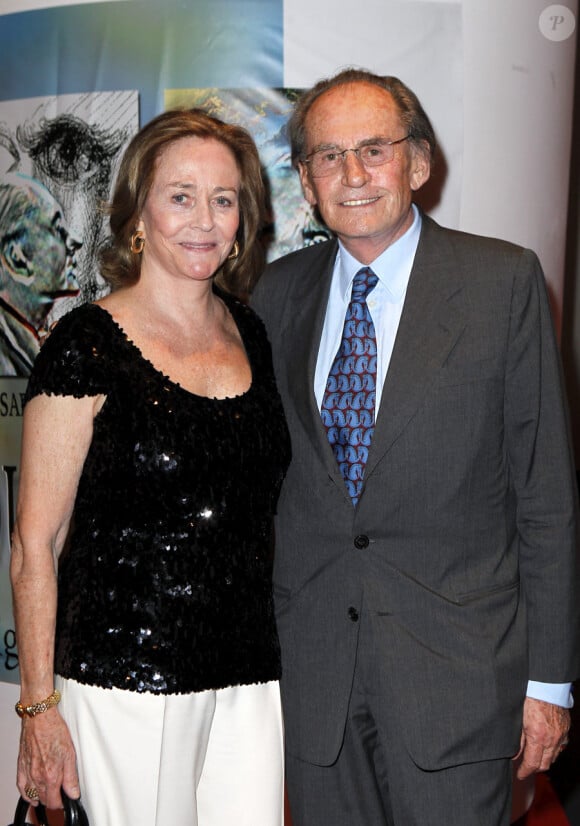 Vernissage de l'exposition des tableaux de Pal Sarkozy, à l'Espace Pierre Cardin, le 24 avril 2010. Ici Pal et sa femme Inès.