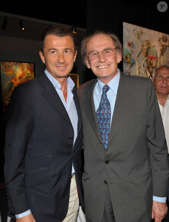 Vernissage de l'exposition des tableaux de Pal Sarkozy, à l'Espace Pierre Cardin, le 24 avril 2010. Ici François et Pal Sarkozy