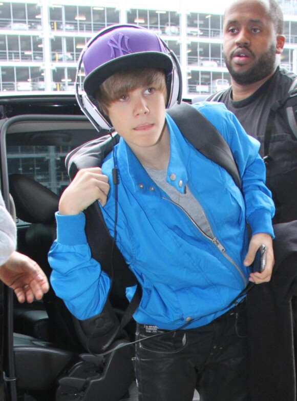 Justin Bieber à l'aéroport de Sydney après une tournée de promotion